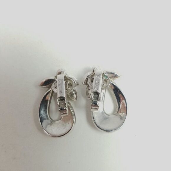 Vintage Crown Trifari Silver Tone Clip On Earrings Retro Eggplant Shape Abstract - Picture 6 of 6